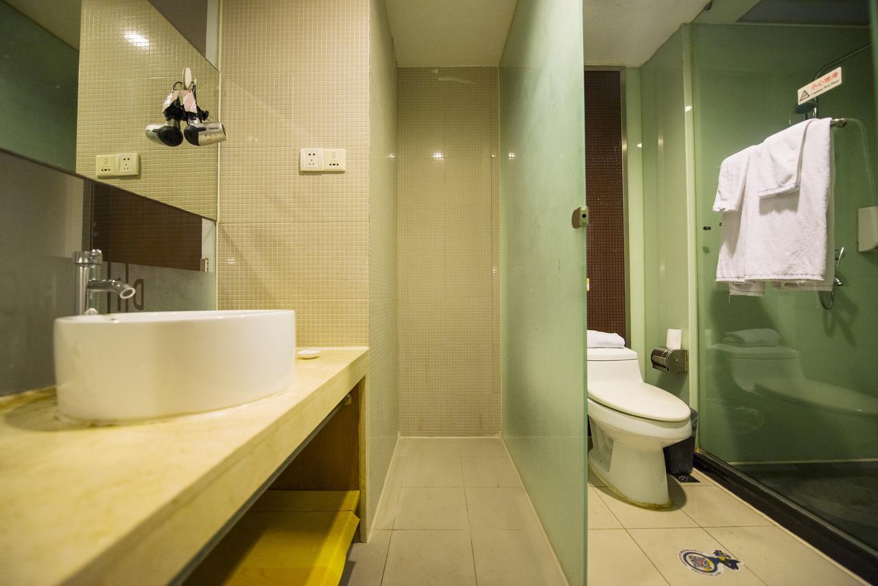Motel Chongqing Jiefangbai Hongyadong Pedestrian Street المظهر الخارجي الصورة